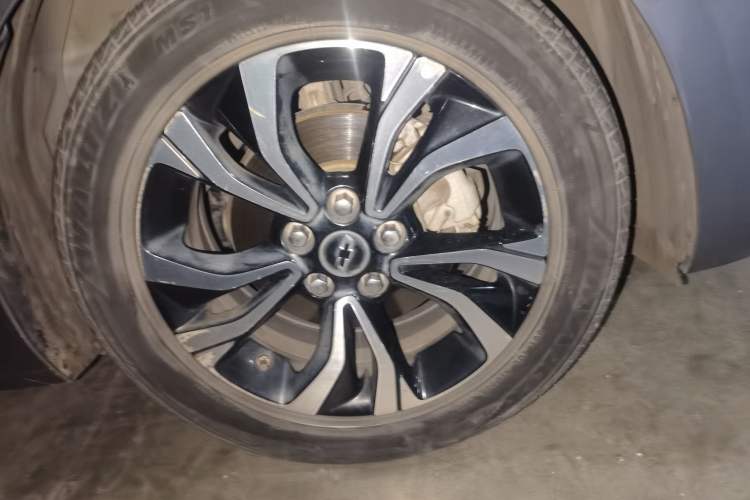 Used Chevrolet Monza 2020 Light Hybrid RS 330T Automatic Comfort Edition Right Front Wheel Hub