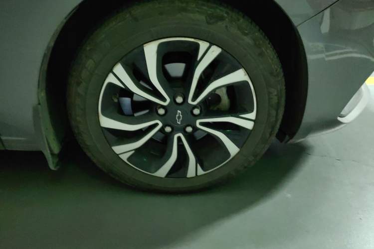 Used Chevrolet Monza 2020 Light Hybrid RS 330T Automatic Comfort Edition Right Front Wheel Hub