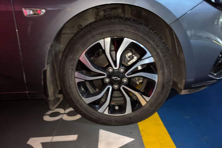 Used Chevrolet Monza 2020 Light Hybrid RS 330T Automatic Comfort Edition Right Front Wheel Hub