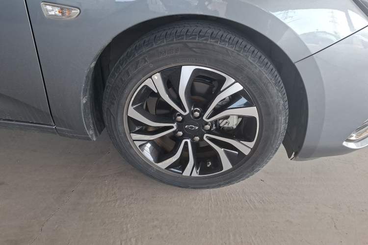 Used Chevrolet Monza 2020 Light Hybrid RS 330T Automatic Comfort Edition Right Front Wheel Hub