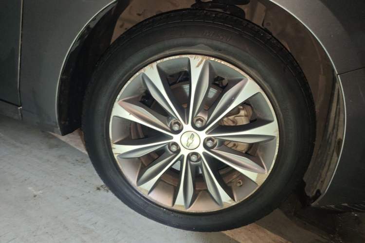 Used Chevrolet Monza 2020 320 Automatic Enjoyment Edition Right Front Wheel Hub