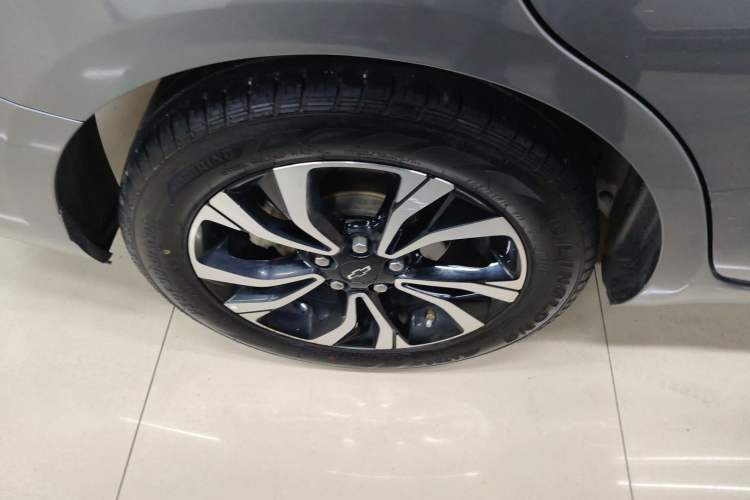 Used Chevrolet Monza 2020 Light Hybrid RS 330T Automatic Comfort Edition Right Rear Wheel Hub