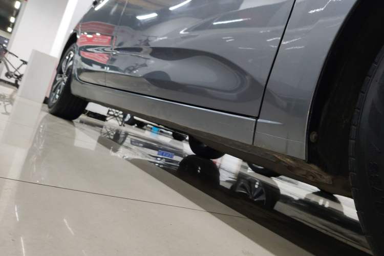 Used Chevrolet Monza 2020 Light Hybrid RS 330T Automatic Comfort Edition Right Side Sill