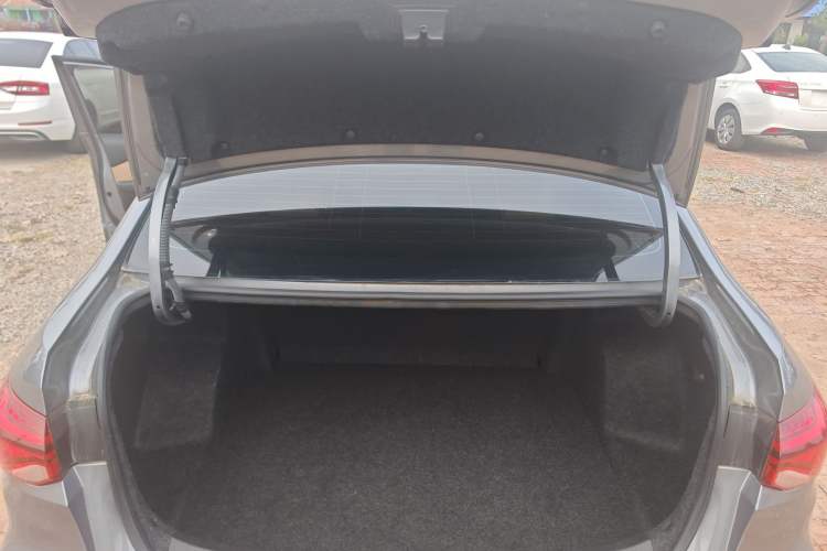 Used Chevrolet Monza 2020 320 Automatic Enjoyment Edition Trunk