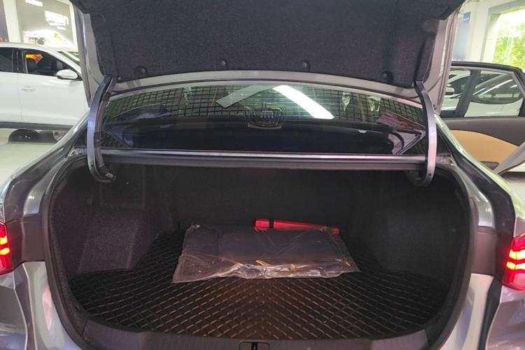 Used Chevrolet Monza 2020 320 Automatic Enjoyment Edition Trunk