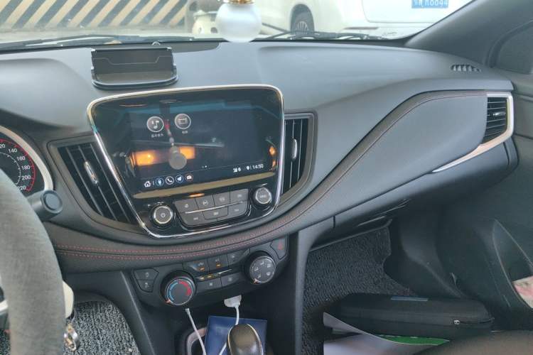 Used Chevrolet Monza 2020 Light Hybrid RS 330T Automatic Comfort Edition Audio And AC Panel