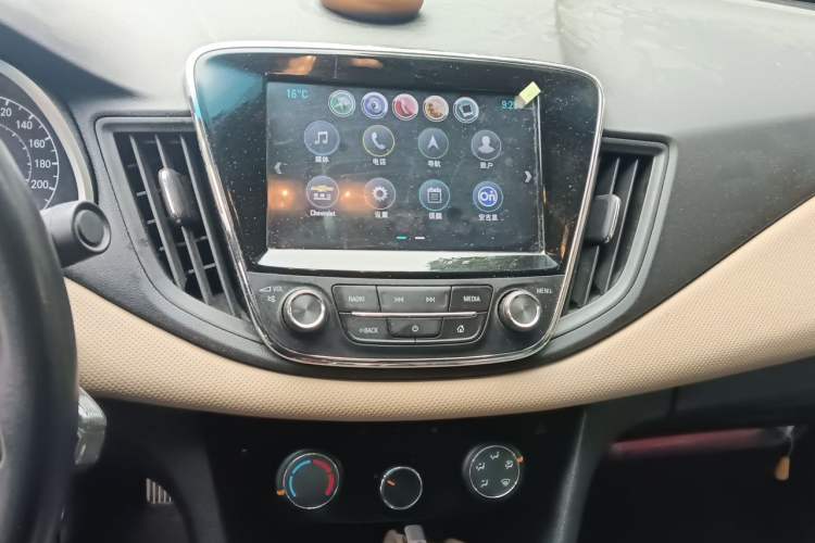Used Chevrolet Monza 2020 320 Automatic Enjoyment Edition Audio And AC Panel