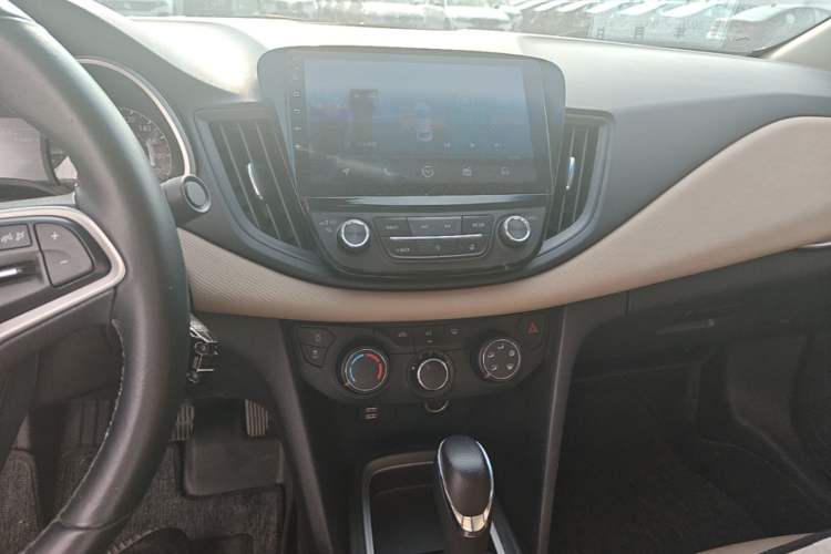 Used Chevrolet Monza 2020 320 Automatic Enjoyment Edition Audio And AC Panel