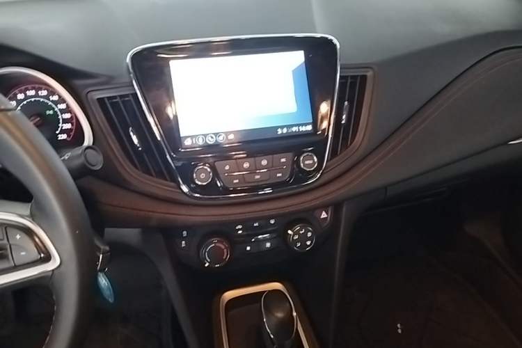 Used Chevrolet Monza 2020 Light Hybrid RS 330T Automatic Comfort Edition Audio And AC Panel