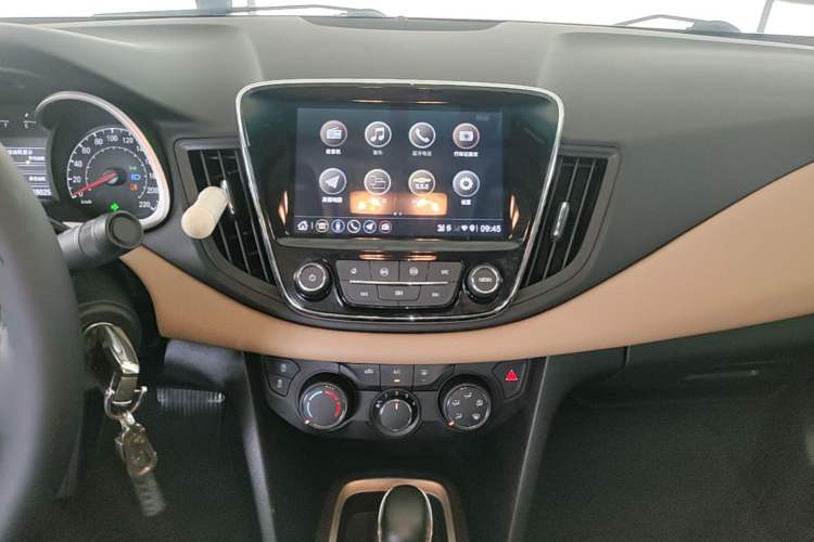 Used Chevrolet Monza 2020 320 Automatic Enjoyment Edition Audio And AC Panel