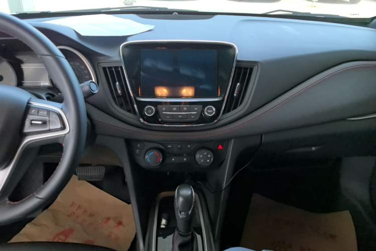 Used Chevrolet Monza 2020 Light Hybrid RS 330T Automatic Comfort Edition Audio And AC Panel