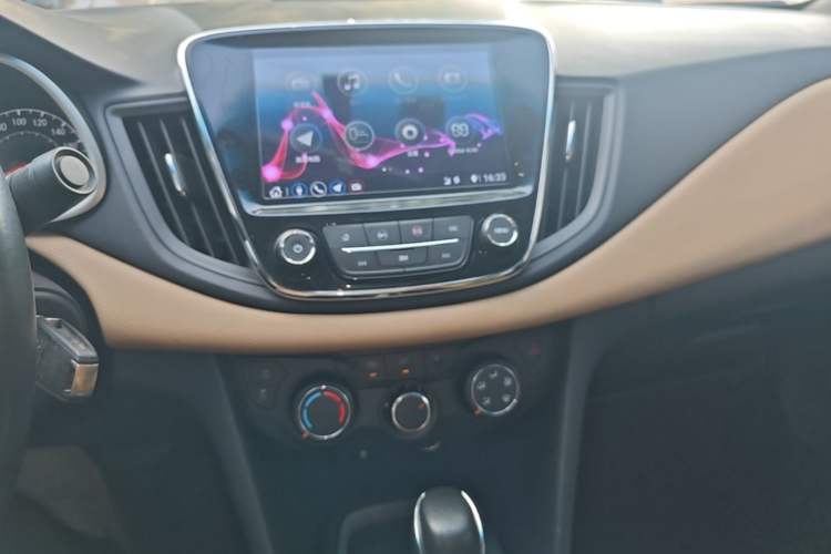 Used Chevrolet Monza 2020 320 Automatic Enjoyment Edition Audio And AC Panel