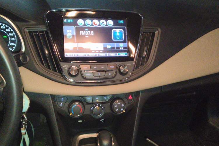 Used Chevrolet Monza 2020 320 Automatic Enjoyment Edition Audio And AC Panel