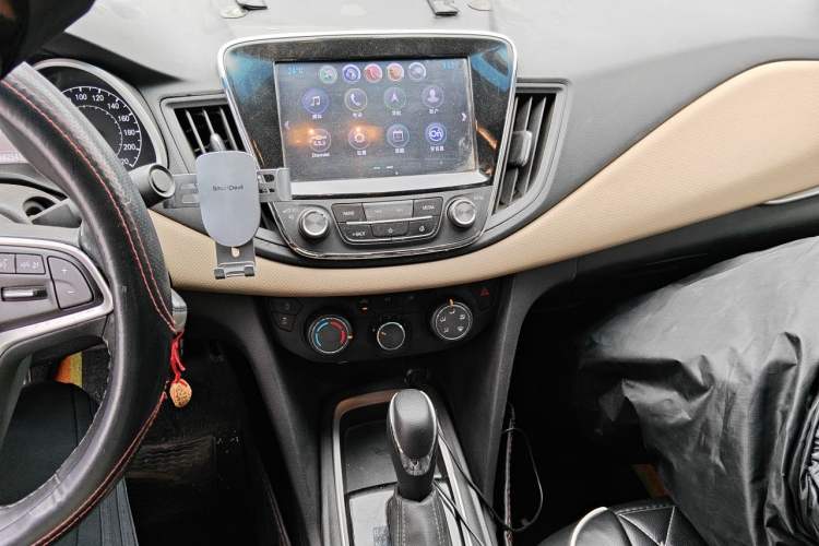 Used Chevrolet Monza 2020 320 Automatic Enjoyment Edition Audio And AC Panel