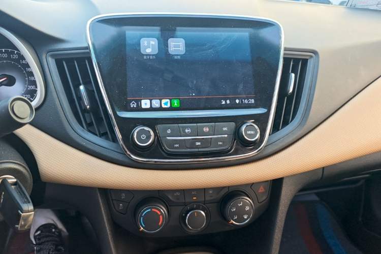 Used Chevrolet Monza 2020 320 Automatic Enjoyment Edition Audio And AC Panel