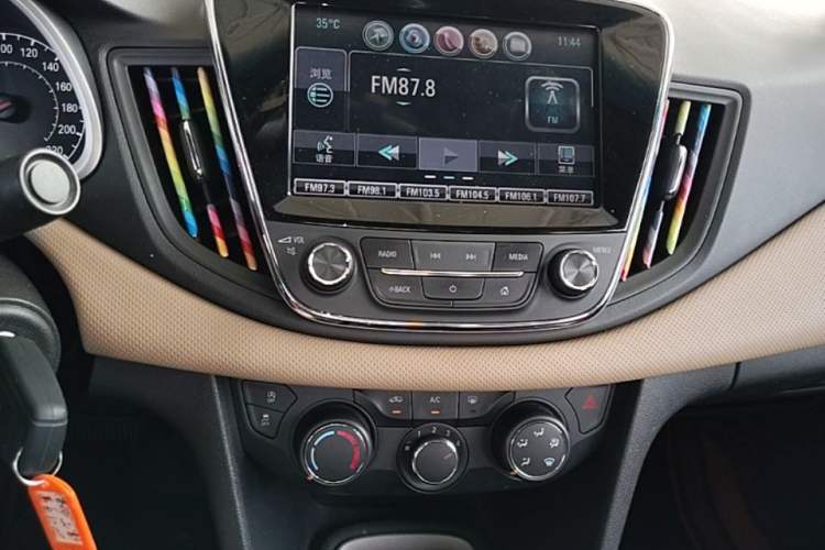 Used Chevrolet Monza 2020 320 Automatic Enjoyment Edition Audio And AC Panel