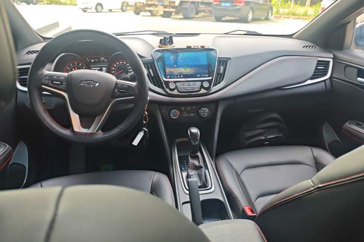 Used Chevrolet Monza 2020 Light Hybrid RS 330T Automatic Comfort Edition Center Console