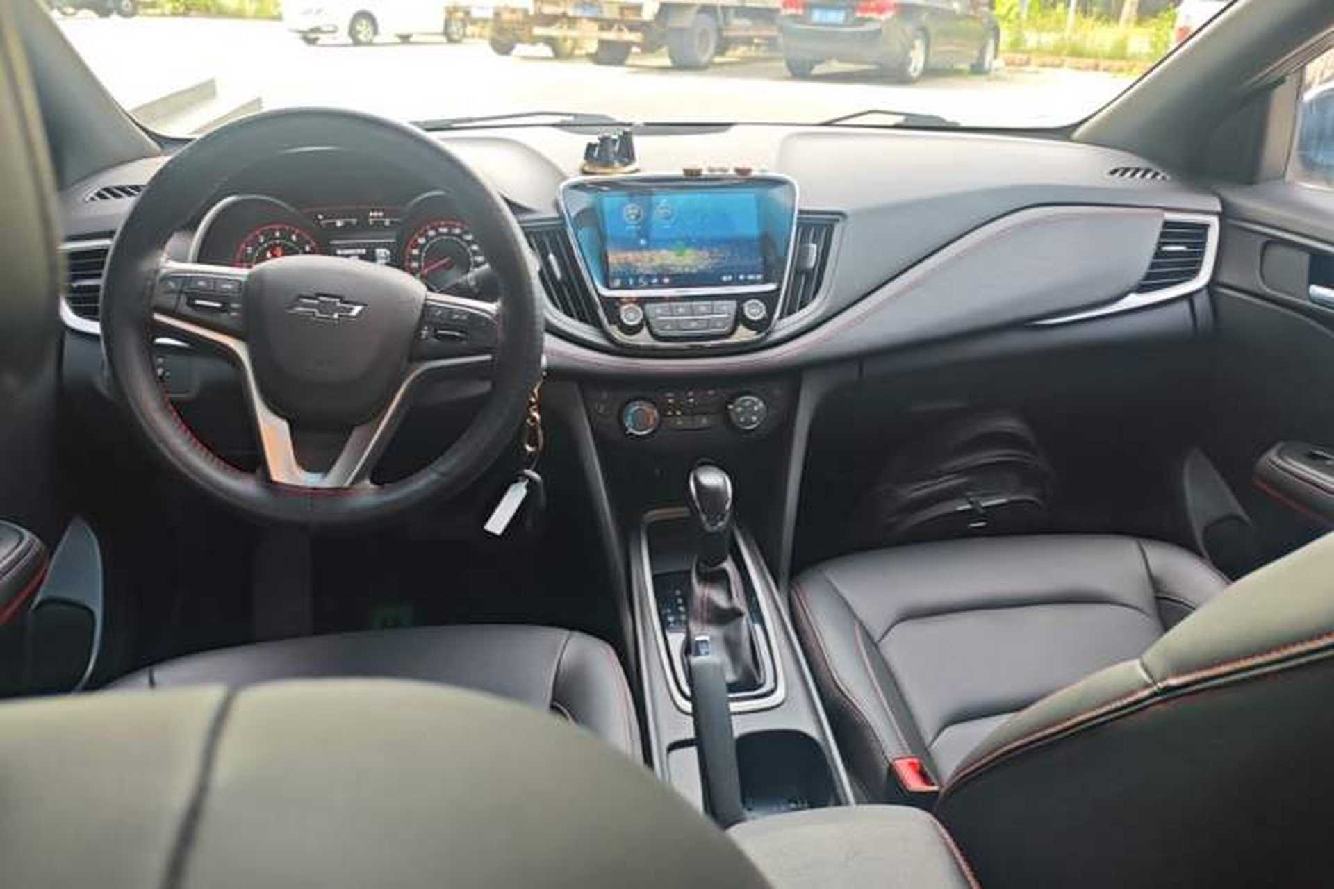 Used Chevrolet Monza 2020 Light Hybrid RS 330T Automatic Comfort Edition Center Console