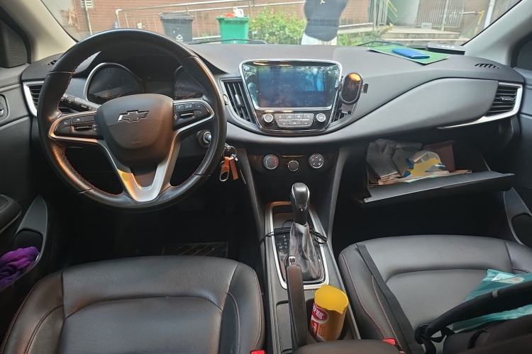 Used Chevrolet Monza 2020 Light Hybrid Redline 320T Dual-Clutch Thrilling Edition Center Console