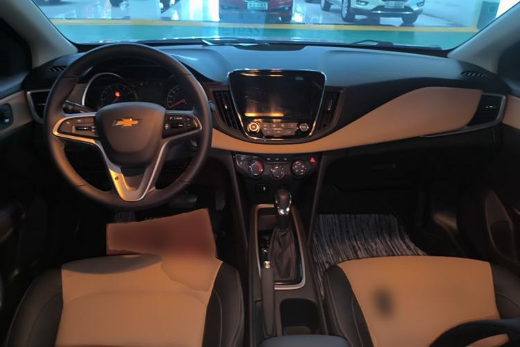 Used Chevrolet Monza 2020 320 Automatic Enjoyment Edition Center Console