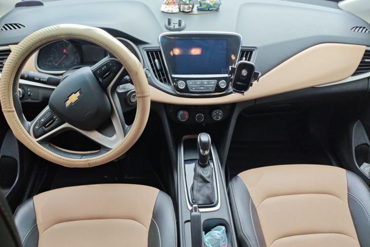 Used Chevrolet Monza 2020 320 Automatic Enjoyment Edition Center Console