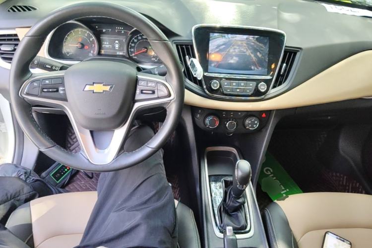 Used Chevrolet Monza 2020 320 Automatic Enjoyment Edition Center Console
