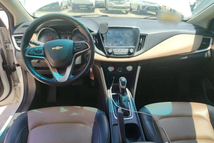 Used Chevrolet Monza 2020 320 Automatic Enjoyment Edition Center Console