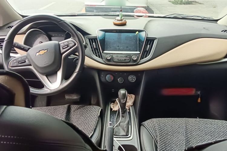 Used Chevrolet Monza 2020 320 Automatic Enjoyment Edition Center Console