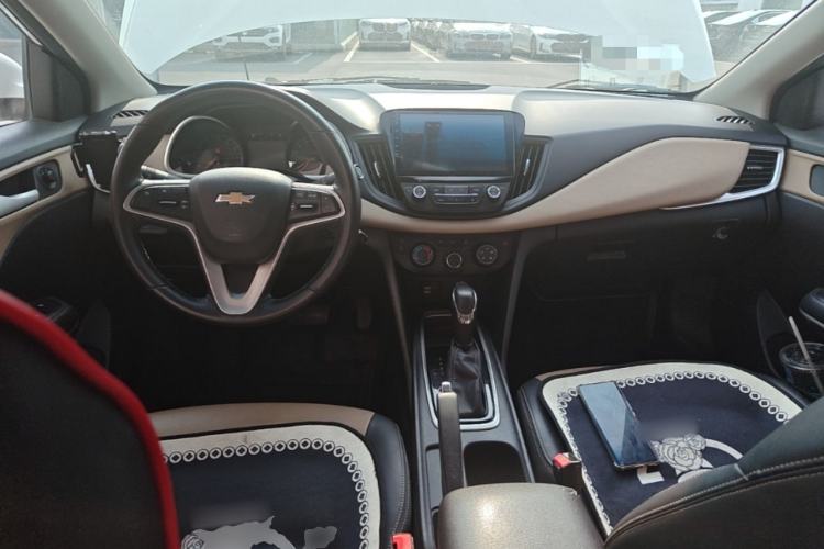 Used Chevrolet Monza 2020 320 Automatic Enjoyment Edition Center Console