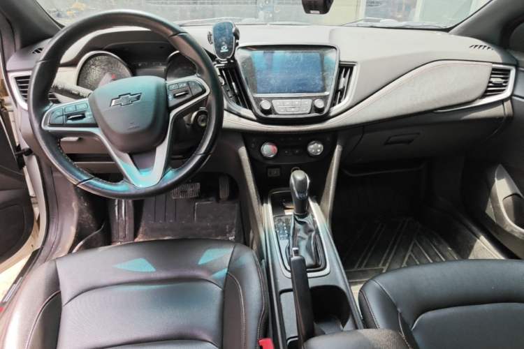Used Chevrolet Monza 2020 Light Hybrid RS 330T Automatic Comfort Edition Center Console