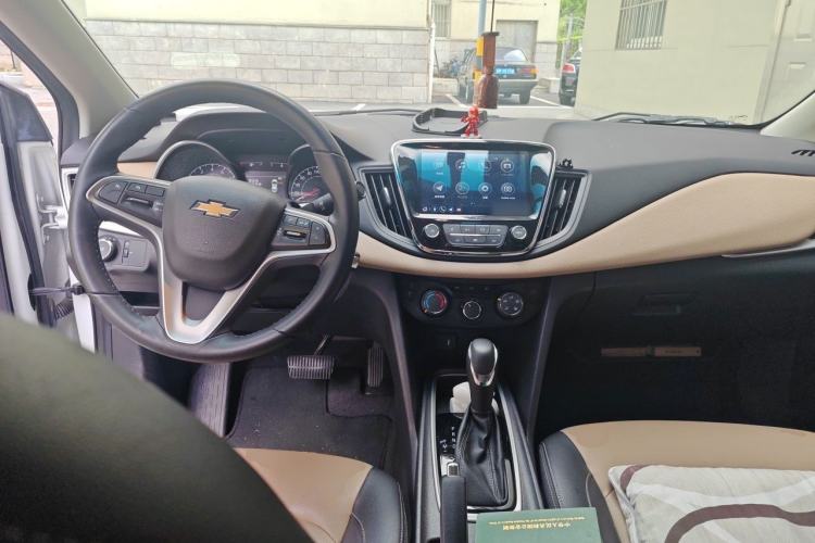 Used Chevrolet Monza 2020 320 Automatic Enjoyment Edition Center Console