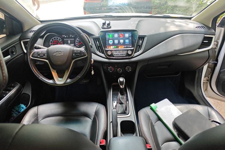 Used Chevrolet Monza 2020 Light Hybrid Redline 320T Dual-Clutch Joyful Edition Center Console