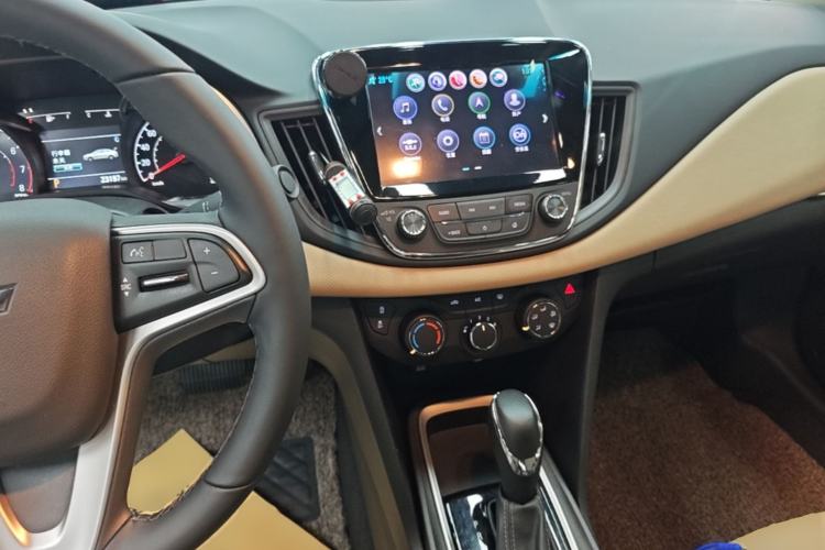 Used Chevrolet Monza 2020 320 Automatic Enjoyment Edition Center Console