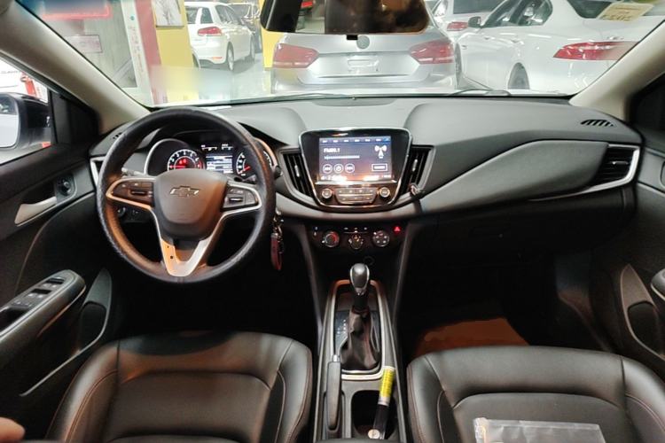 Used Chevrolet Monza 2020 Light Hybrid Redline 320T Dual-Clutch Thrilling Edition Center Console