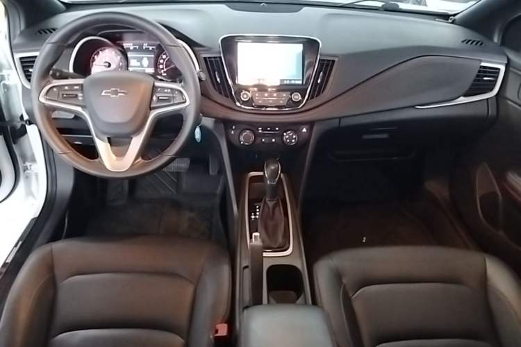 Used Chevrolet Monza 2020 Light Hybrid RS 330T Automatic Comfort Edition Center Console