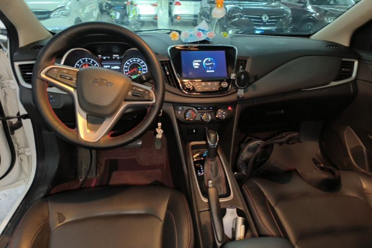 Used Chevrolet Monza 2020 Light Hybrid Redline 320T Dual-Clutch Thrilling Edition Center Console