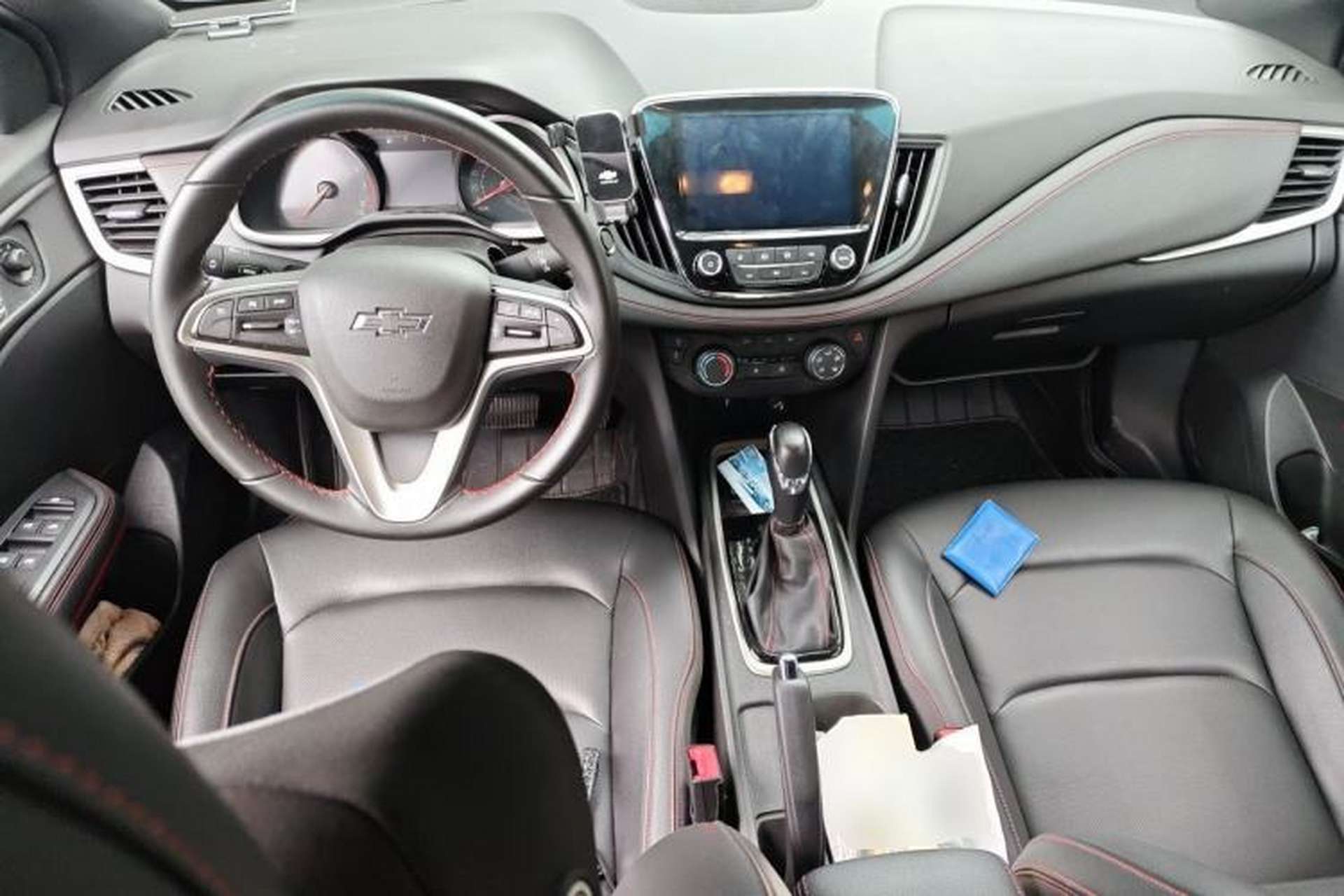 Used Chevrolet Monza 2020 Light Hybrid RS 330T Automatic Comfort Edition Center Console