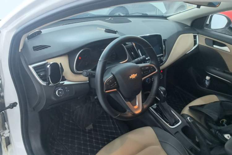 Used Chevrolet Monza 2020 320 Automatic Enjoyment Edition Center Console