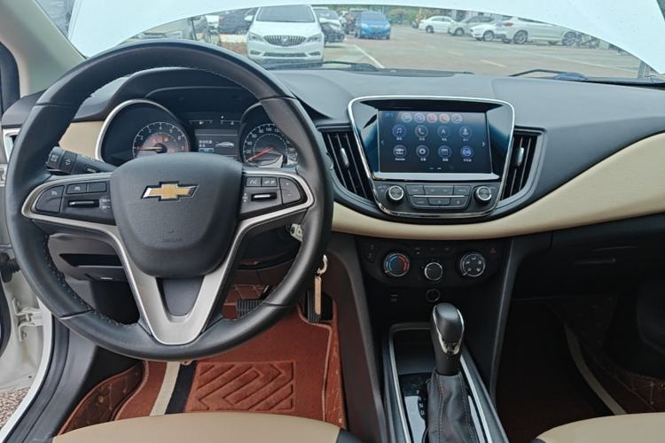 Used Chevrolet Monza 2020 320 Automatic Enjoyment Edition Center Console