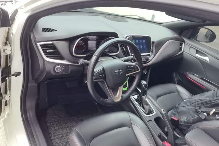 Used Chevrolet Monza 2020 Light Hybrid RS 330T Automatic Comfort Edition Center Console