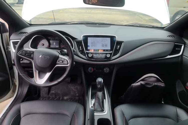 Used Chevrolet Monza 2020 Light Hybrid RS 330T Automatic Comfort Edition Center Console