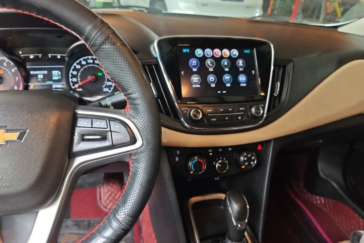 Used Chevrolet Monza 2020 320 Automatic Enjoyment Edition Center Console