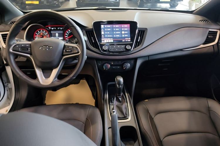 Used Chevrolet Monza 2020 Light Hybrid RS 330T Automatic Comfort Edition Center Console