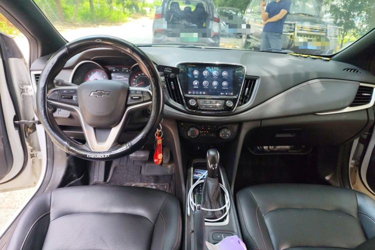 Used Chevrolet Monza 2020 Light Hybrid RS 330T Automatic Thrill Edition Center Console