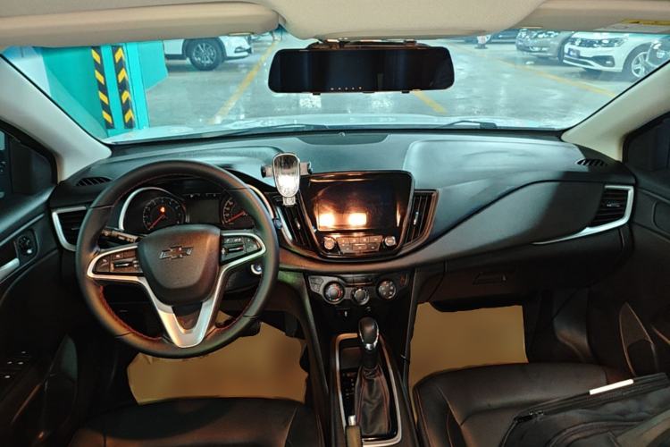 Used Chevrolet Monza 2020 Light Hybrid Redline 320T Dual-Clutch Thrilling Edition Center Console