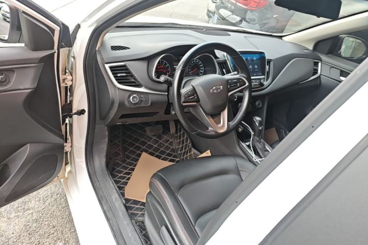 Used Chevrolet Monza 2020 Light Hybrid Redline 320T Dual-Clutch Thrilling Edition Center Console
