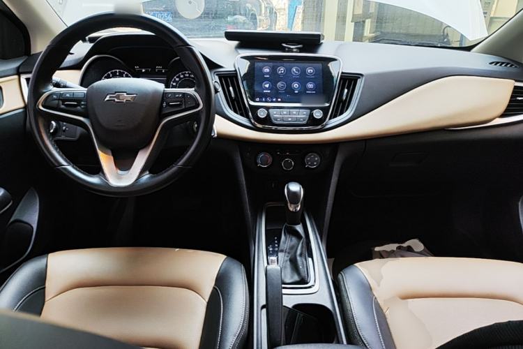 Used Chevrolet Monza 2020 320 Automatic Enjoyment Edition Center Console