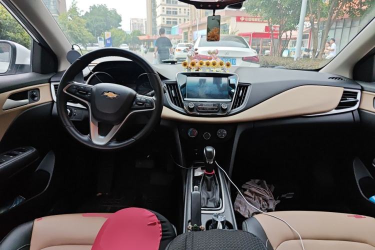 Used Chevrolet Monza 2020 320 Automatic Enjoyment Edition Center Console