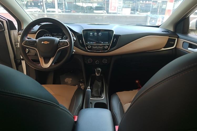 Used Chevrolet Monza 2020 320 Automatic Enjoyment Edition Center Console