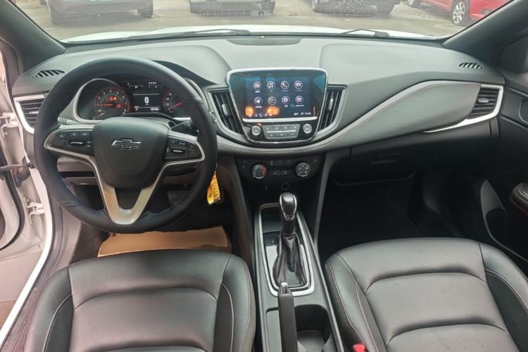 Used Chevrolet Monza 2020 Light Hybrid RS 330T Automatic Comfort Edition Center Console